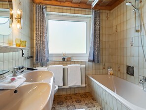 Apartment | Bathroom | Bidet - Cosy Apartment in Muhlbach With Balcony (Bramberg am Wildkogel)