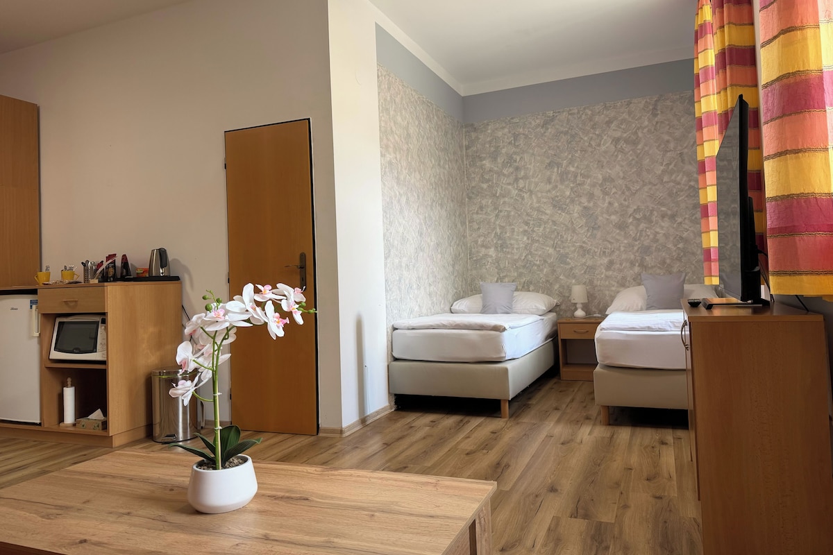 Quadruple Room (5) | Hypo-allergenic bedding available, Select Comfort beds, minibar