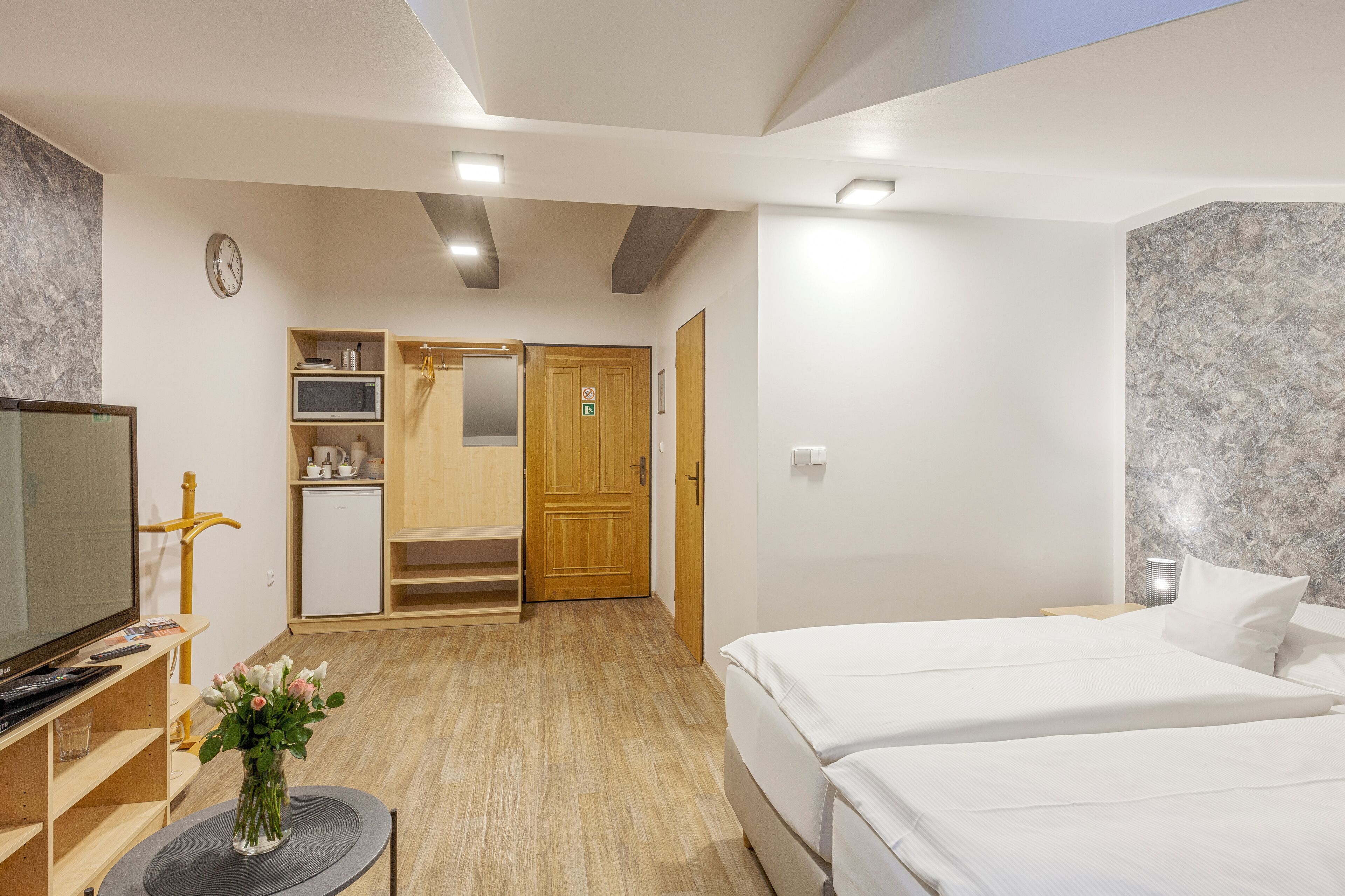 Tweepersoonskamer (attic) | Hypoallergeen beddengoed, Select Comfort-bedden, een minibar