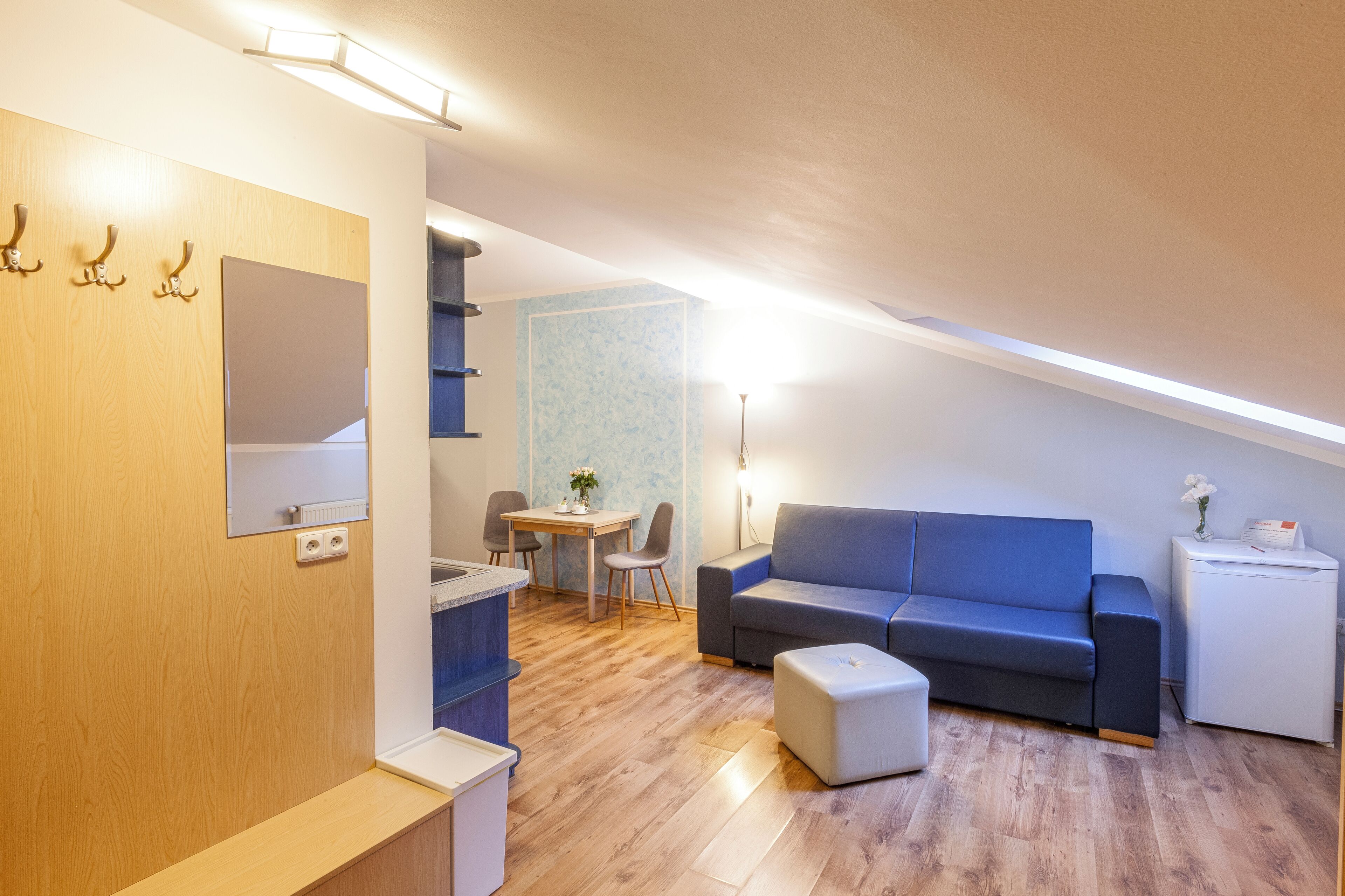 Deluxe Studio Suite | Living area | Flat-screen TV, DVD player