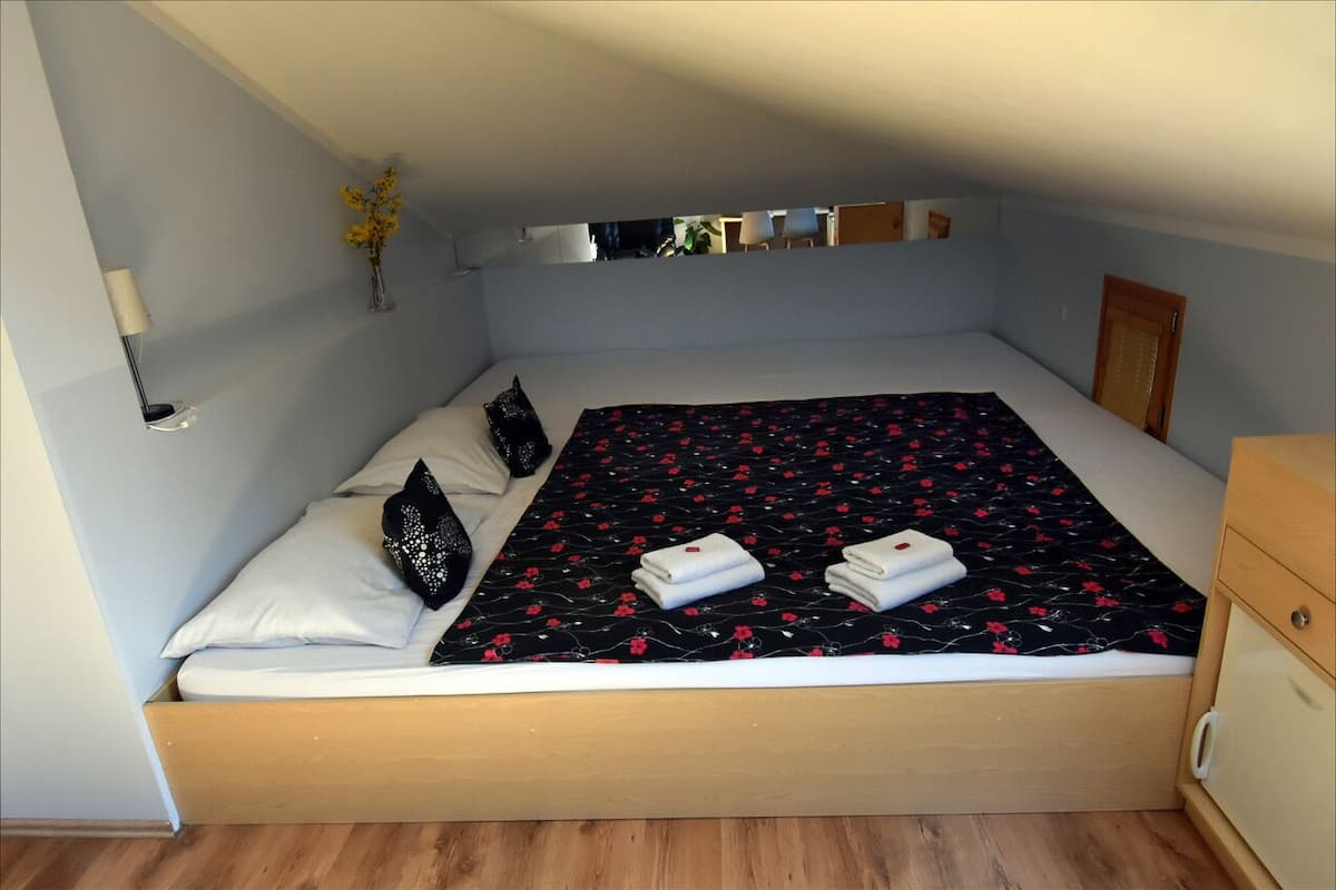 Double Room, 1 King Bed | View from room