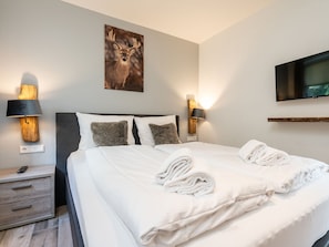 Apartment | 4 bedrooms, individually furnished, iron/ironing board