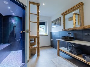 Apartment | Bathroom - Comfortable Apartment in Hollersbach im Pinzgau With Terrace (Hollersbach im Pinzgau)