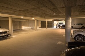 Self parking (EUR 10 per day) - Apartamentos Estela de Altamira (Santillana del Mar)