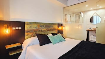 Premium bedding, desk, soundproofing, free WiFi