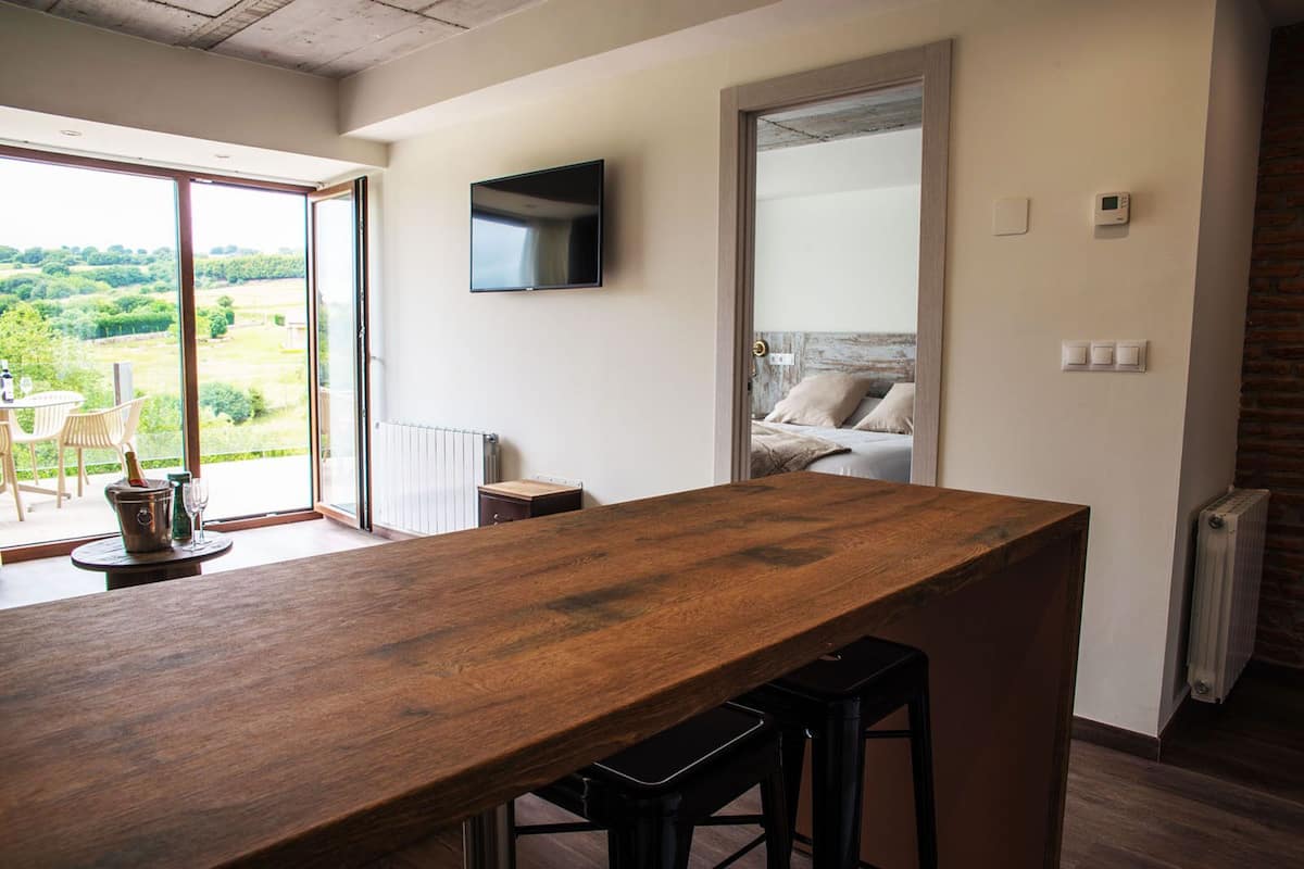 Appartement, 2 slaapkamers, terras | Woonruimte | Een smart-tv