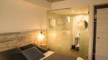 2 bedrooms, premium bedding, desk, soundproofing