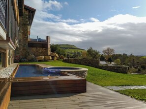 Indoor pool, seasonal outdoor pool, open noon to 8:00 PM, pool loungers - Apartamentos Estela de Altamira (Santillana del Mar)