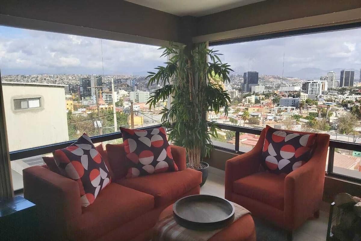 Executive Room | Premium bedding, down comforters, iron/ironing board, WiFi (free)