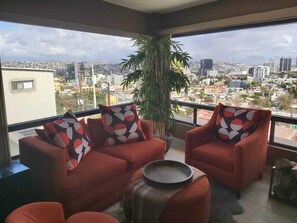 Executive Room | Premium bedding, down comforters, iron/ironing board, free WiFi - Casa Cacho (Tijuana)