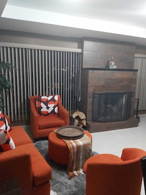 Executive Room | Premium bedding, down comforters, iron/ironing board, free WiFi - Casa Cacho (Tijuana)