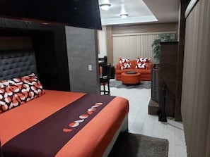Executive Room | Premium bedding, down comforters, iron/ironing board, free WiFi