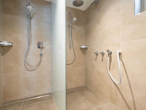 Chalet | Bathroom | Shower - Chalet in Saalbach Near Ski Lift (Saalbach-Hinterglemm)