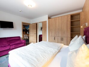 Apartment | 2 bedrooms, individually furnished, free WiFi, bed sheets