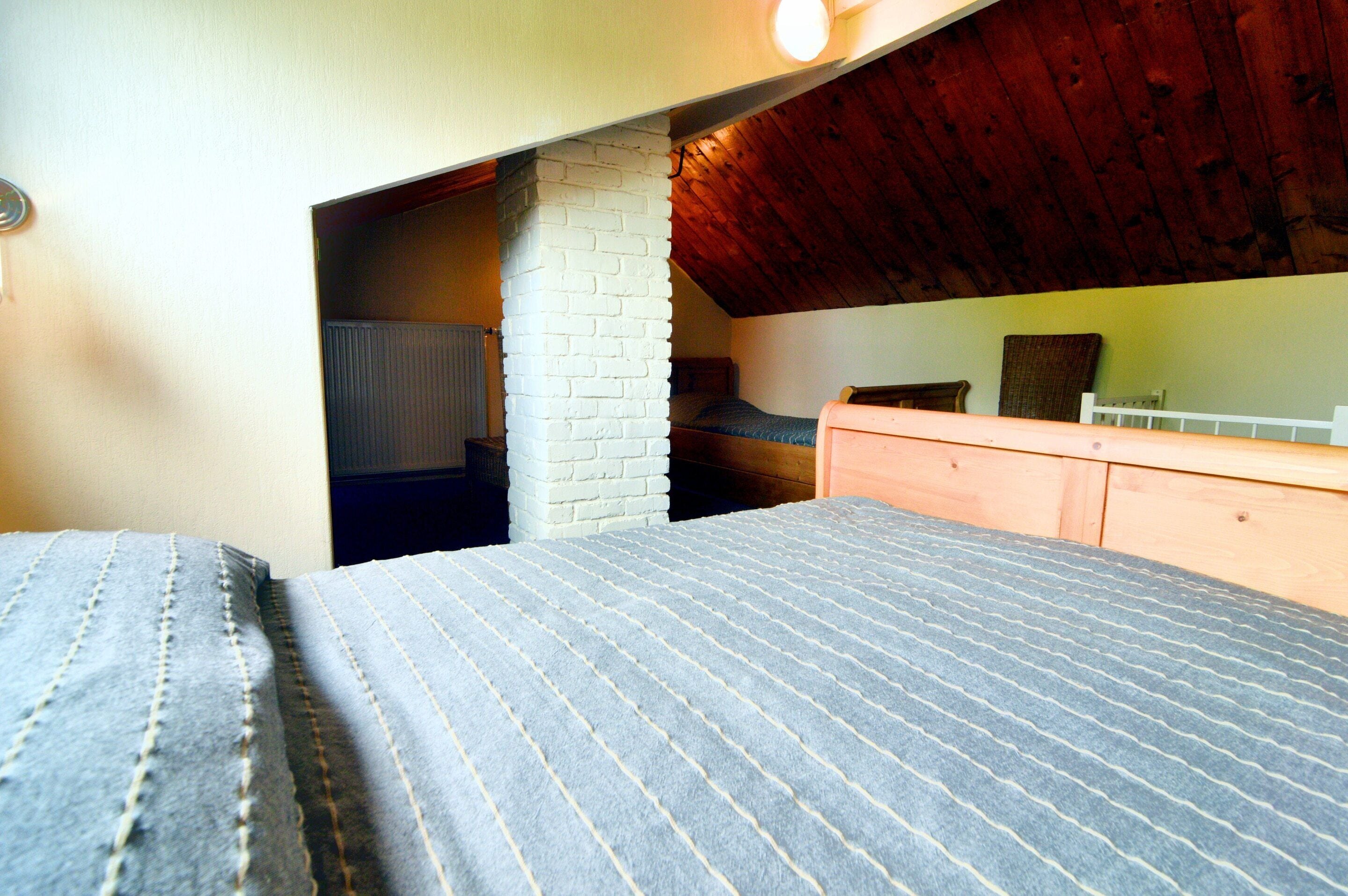 2 عدّة غرف نوم وملاءات أسرّة