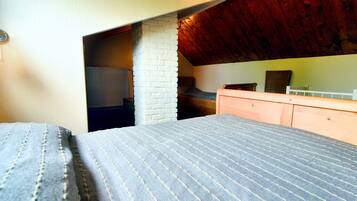 Cottage | 2 bedrooms, bed sheets