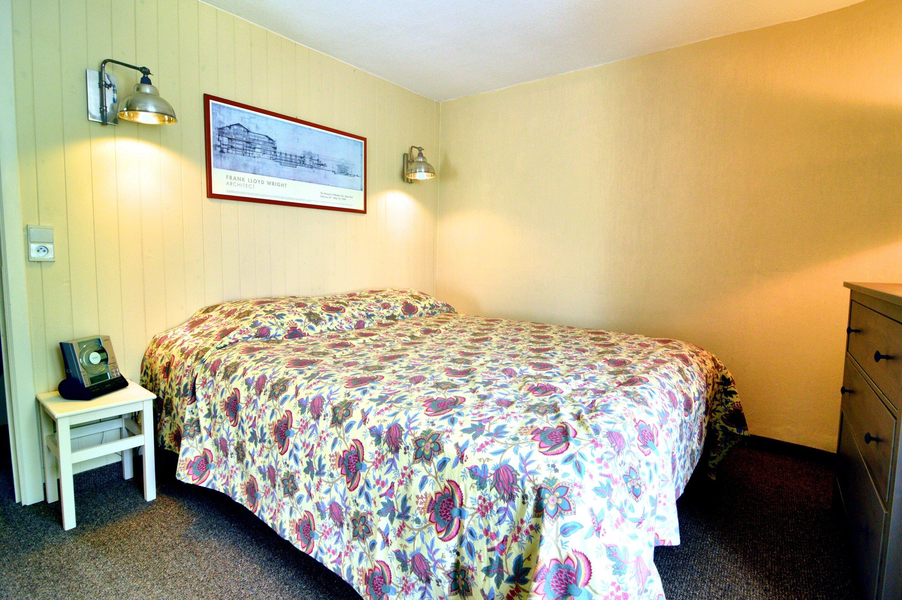 Cottage | 2 bedrooms, bed sheets