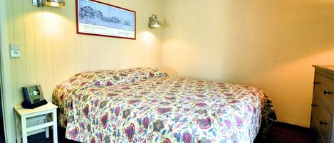 Cottage | 2 bedrooms, bed sheets