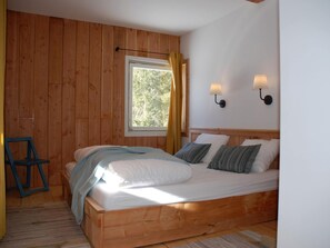 6 bedrooms, individually furnished, iron/ironing board, bed sheets - Chalet Innerkrems: Experience Pure Austria at 1,600 Meters Altitude (Krems in Kaernten)