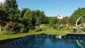 Outdoor pool - Small Apartment in Bad Tabarz in Thuringia With Garden and Pool (Tabarz)