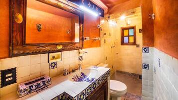 Superior Room | Bathroom | Shower, towels, soap, toilet paper