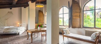 Farmhouse in Tuscany Near Renaissance Villa