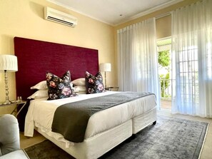 Minibar, desk, soundproofing, iron/ironing board