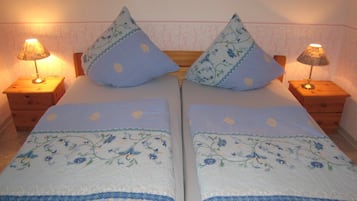 1 bedroom, bed sheets