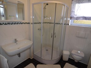 Apartment | Bathroom | Towels - Gemutlicher Ruckzugsort in Olsberg-elpe (Olsberg)