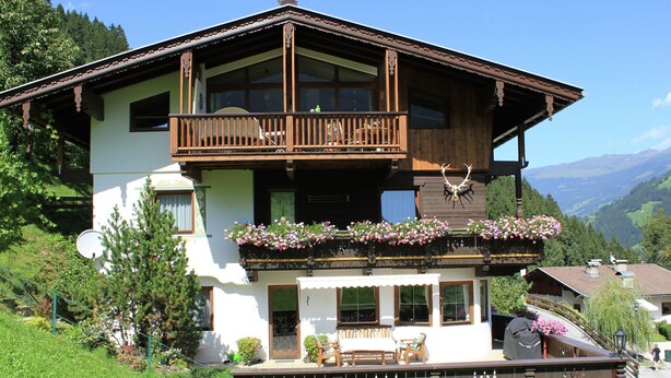 Exterior - Idyllic Apartment in Hippach with Ski Storage near Ski Area (Schwendau)