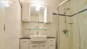 House | Bathroom - Lush Holiday Home in Ferrières-sur-sichon With BBQ (Ferrieres-sur-Sichon)