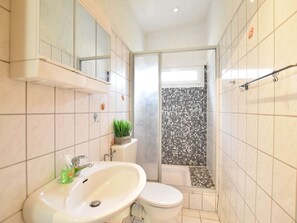 Bungalow | Bathroom - Quaint Bungalow with Garden near Insel Poel (Insel Poel)