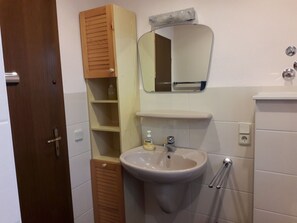 Apartment | Bathroom