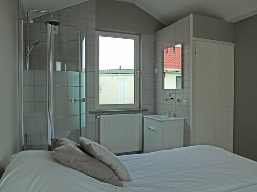 Ground Floor Holiday Bungalow Immediately at the Beach in Sint-annaland