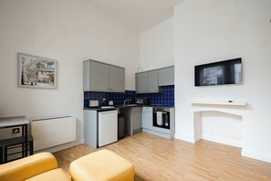 Living area - Platform City Studio Apartment (Hull)