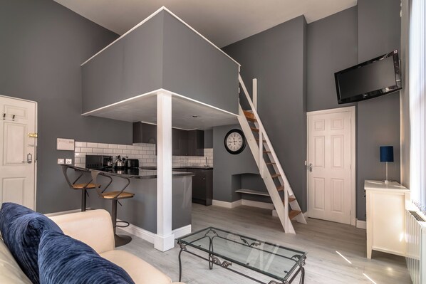 1 makuuhuone, untuvapeitot, pillowtop-patjalliset sängyt