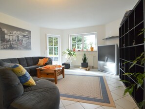 Apartment | Living area - Beautiful Holdiday Home in Ulmen Near the Lake (Ulmen)