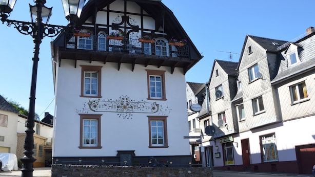 A traditional building with a white facade, multiple windows, and a balcony with flower boxes. - Beautiful Holdiday Home in Ulmen Near the Lake (Ulmen)