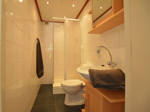 Chalet | Baño | Regadera y toallas 