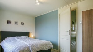 4 makuuhuonetta, vauvansängyt, vuodevaatteet