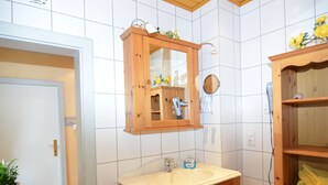 Apartamento | Banheiro | Chuveiro, toalhas de banho