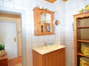 Apartment | Badezimmer | Dusche, Handtücher