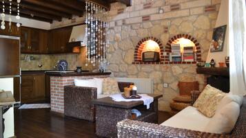 TV, fireplace