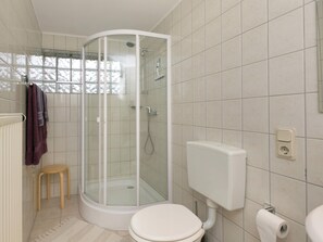 Bathroom - Apartment in the Hunsruck Region's Drohn Valley (Merschbach)