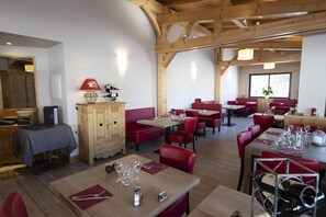 Lunch and dinner served - Hotel Restaurant Le Centre (Lelex)
