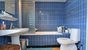 Bathroom - Holiday Home in Flemish Ardennes With Large Garden (Zwalm)