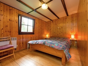 Chalet | 3 bedrooms, individually furnished, bed sheets