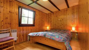 Chalet | 3 bedrooms, individually furnished, bed sheets