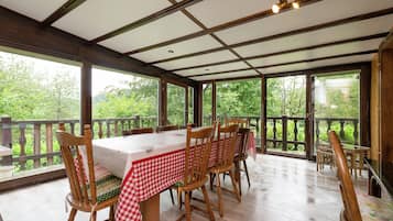 Chalet | Dining