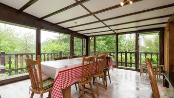 Chalet | Dining